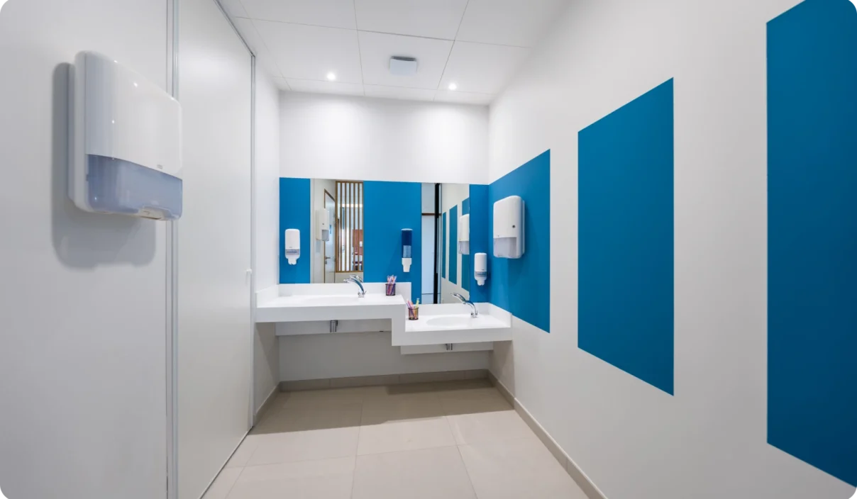 Espace hygiène du cabinet, lavabos à disposition des patients